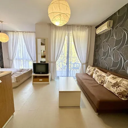 Rainbow 3 - Menada Apartment *