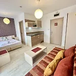 Rainbow 3 - Menada Apartment